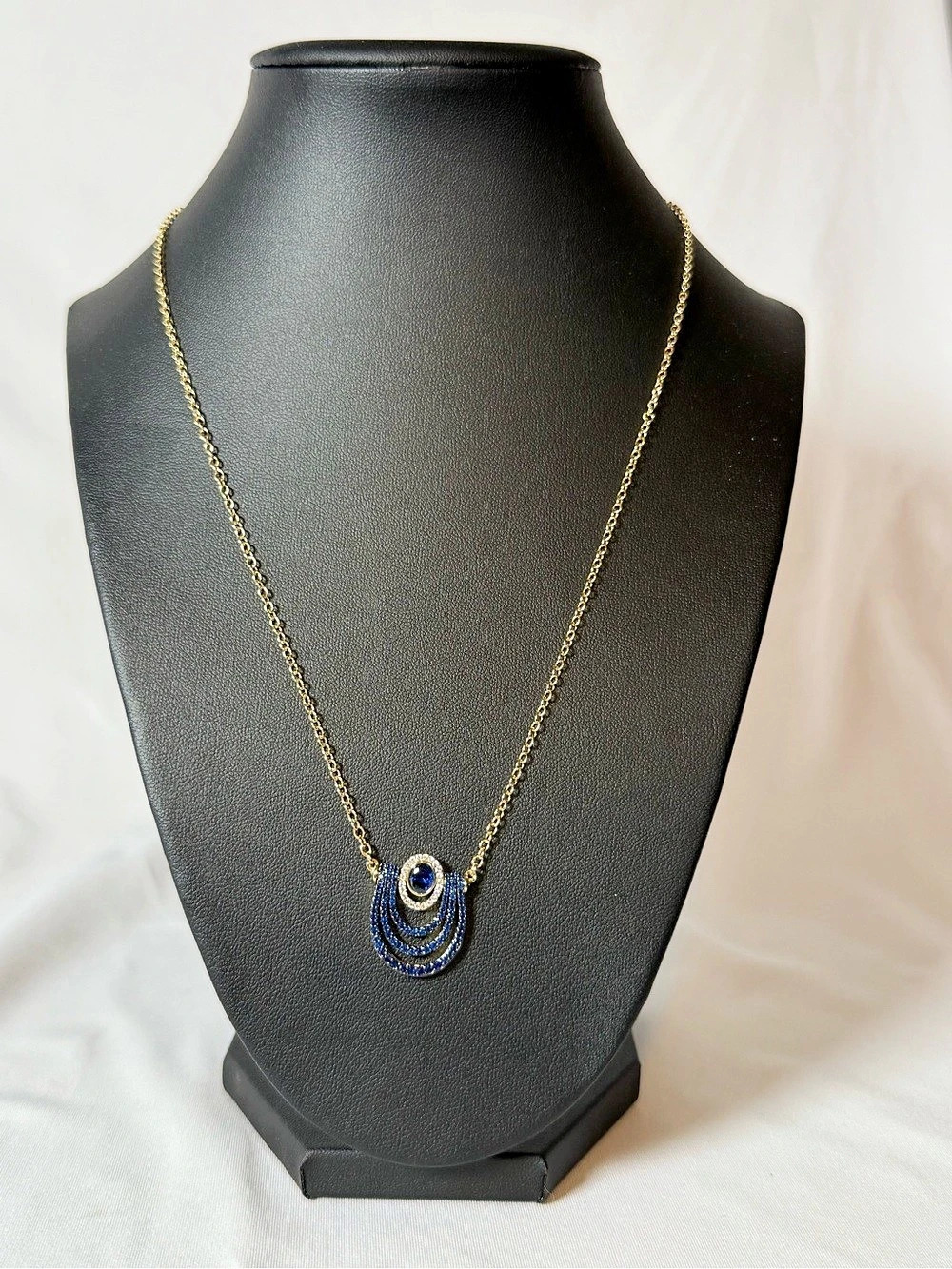 Bomb party Gold Circle Pendant Necklace Pendant Necklace NWT